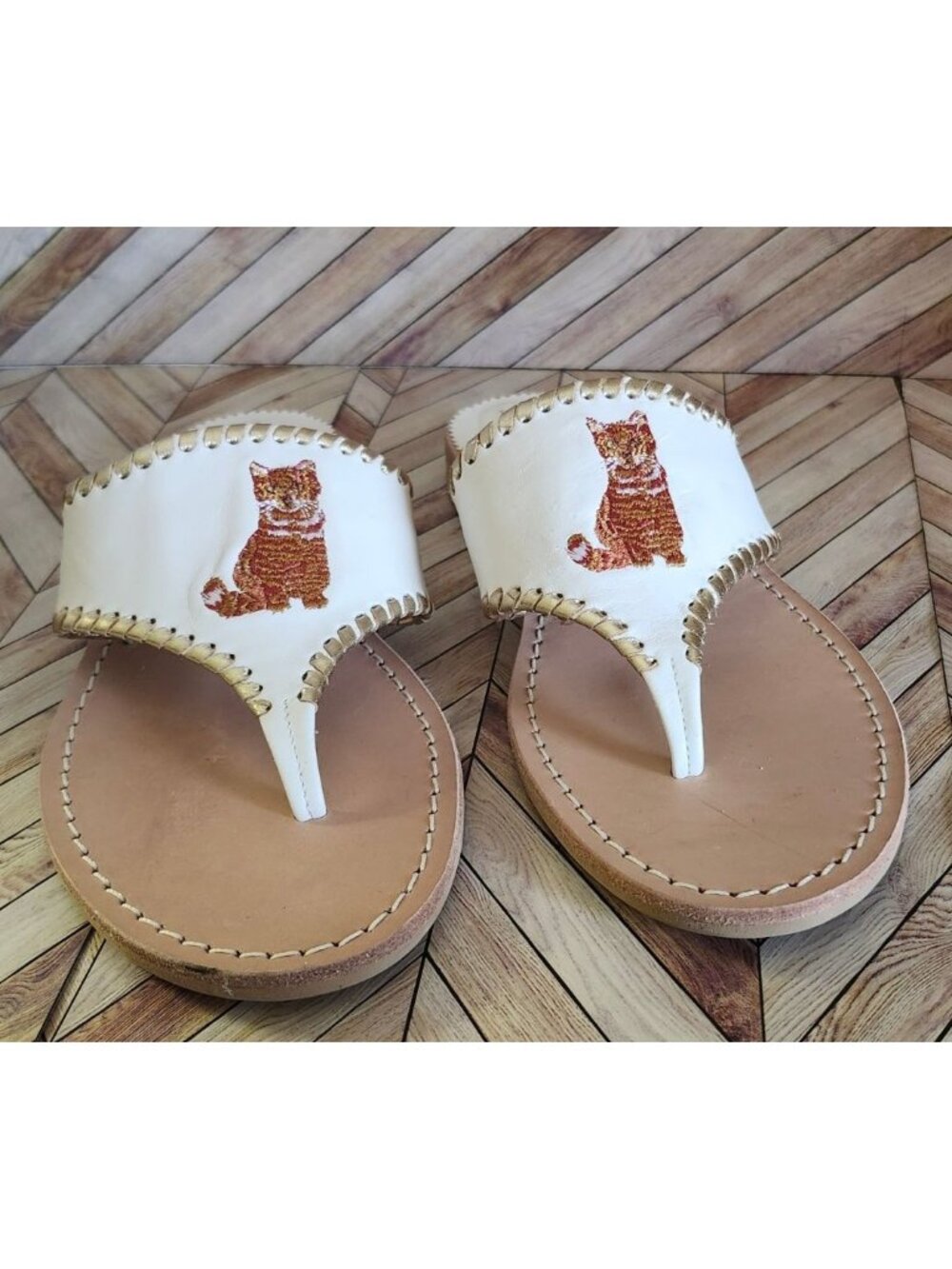 Women Jack Rogers Embroidered Tabby Cat Thong Flip Flop Sandal White Size 9 M